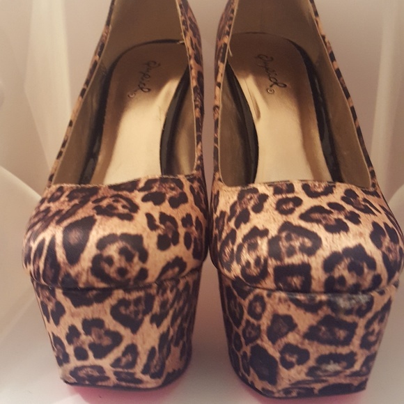 Leopard Platform Heels - Picture 4 of 5